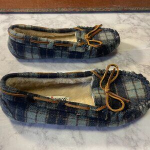 Minnetonka NEW  Fur Lined Slipper - Size 10 ***  Super Cozy!!!